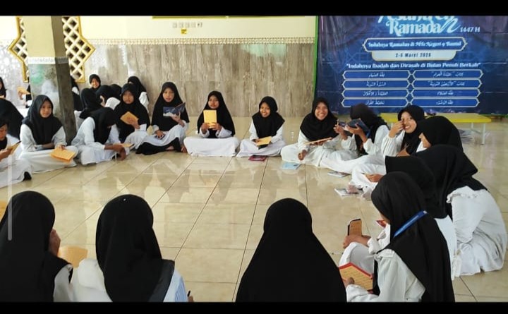 Ngaji Ala Pesantren, Murid MTsN 9 Bantul Antusias Baca Nadzoman Aqidatul Awam